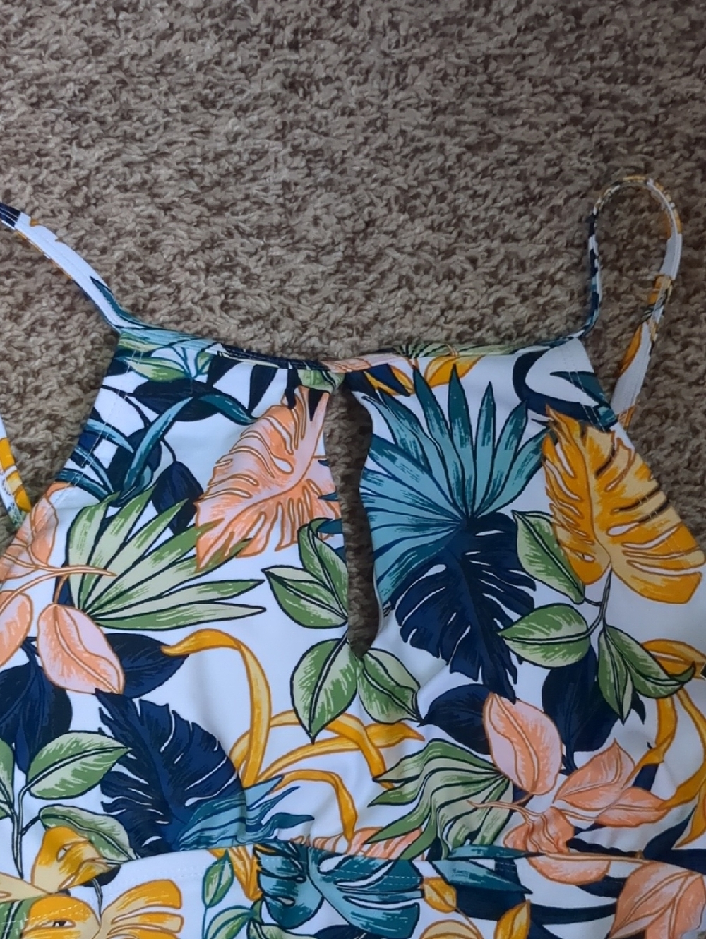 Ellen Tracy Keyhole Swimsuit. - Picture 4 of 7